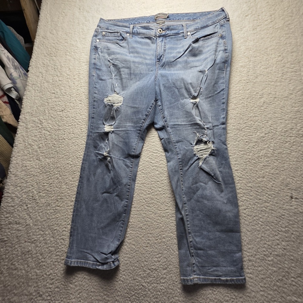 Torrid Boyfriend Straight Jeans Womens Plus 20 Blue Light Wash Distressed